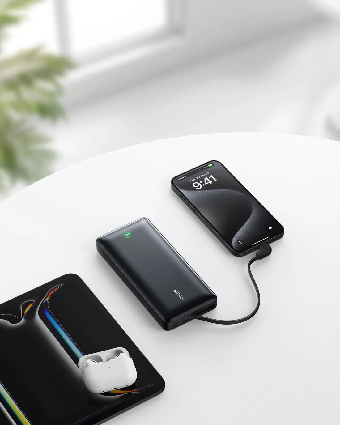 بطارية متنقلة من Anker بقوة 30 واط مع كيبل USB-C مدمج | أسود بطارية متنقلة من Anker بقوة 30 واط مع كيبل USB-C مدمج | أسود